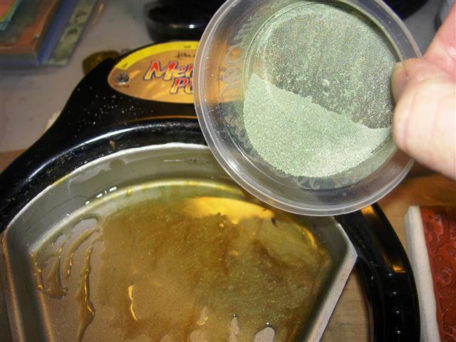 pouring UTEE/Perfect Pearl mix into pot